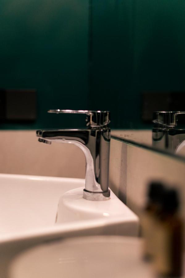 Lokal Rooms X Shahrah-E-Faisal Карачи Екстериор снимка